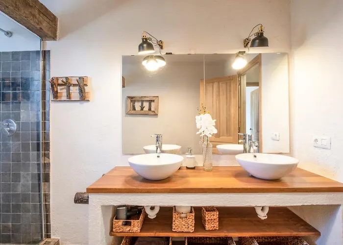 Villa El Pino Centenario 8 *