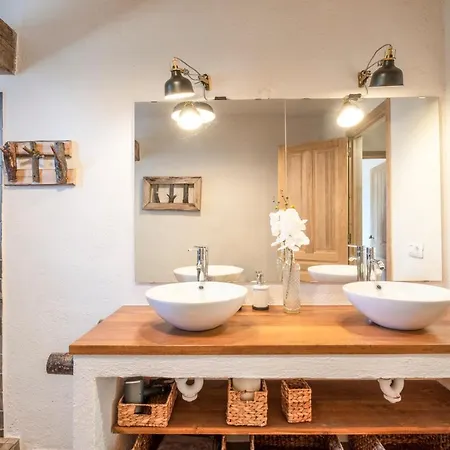 Villa El Pino Centenario 8 *